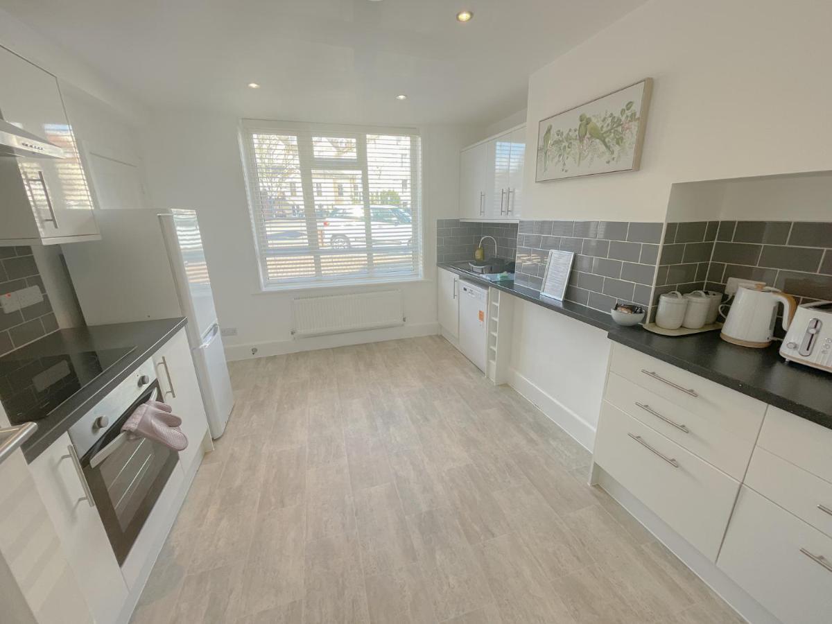 Large 3 Bedroom & 2 Bath - Ground Floor With Parking ボーンマス エクステリア 写真