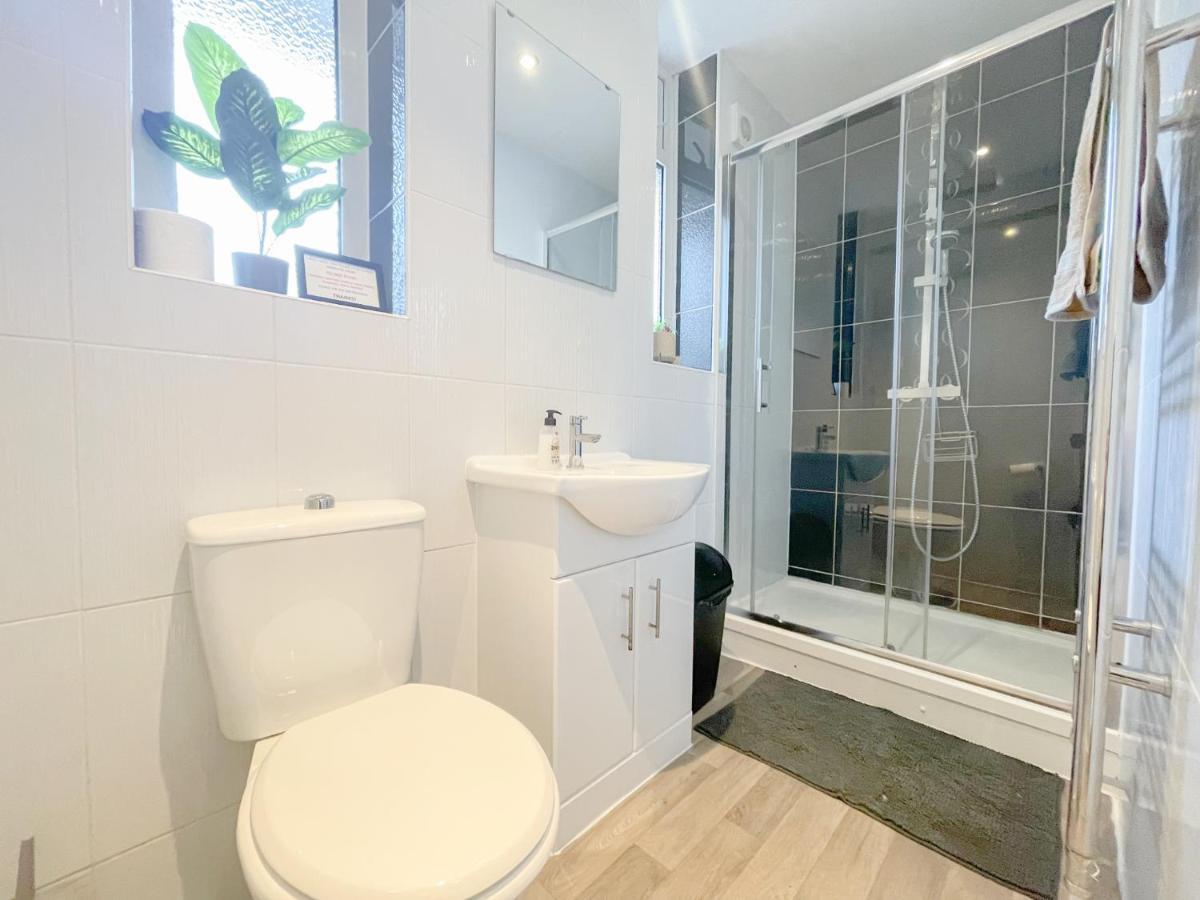 Large 3 Bedroom & 2 Bath - Ground Floor With Parking ボーンマス エクステリア 写真